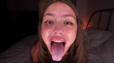 [Reddit] What mommy sees from her zoom call with me and Daddy: