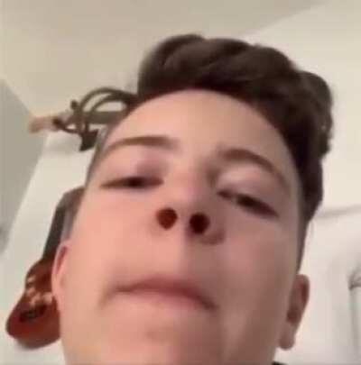 — Что случилось, сынок? — :Гневное крякание: