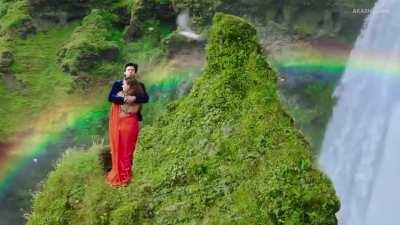 This edit made me long for SRK-Kajol back on-screen together! Didn't appreciate Gerua enough when it had released, but I do now! (edit by @aakaaaaash on instagram!)