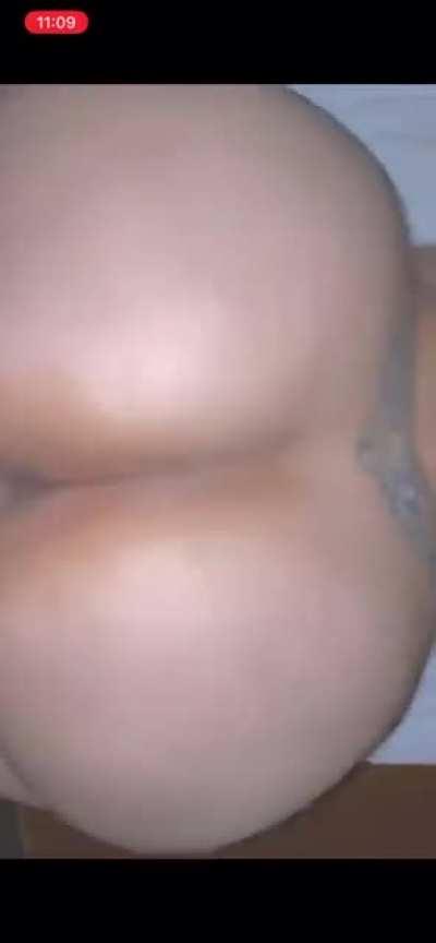 Her ass got more waves than my hair😏😭