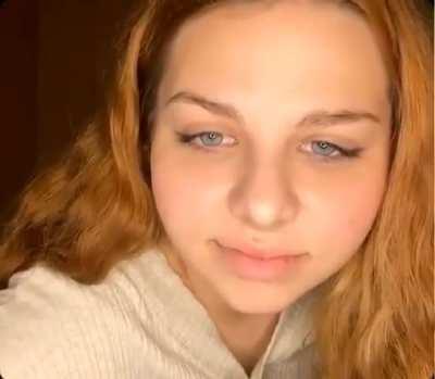 Redhead girl perfect scrunch and spread soles