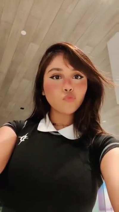 Neeko looking like a queen 💙💙