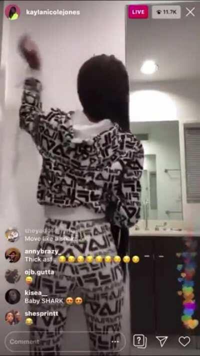 Lost files from her live (2/2) That lil thang movin 👀