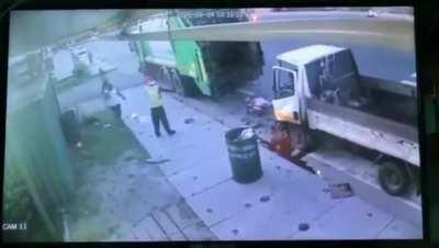 WARNING: Not for sensitive viewers. Another day on the roads in South Africa.