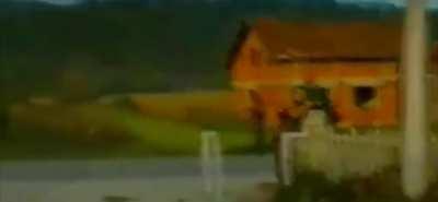 Bosnian soldier gives azan on top of destroyed mosque (1990’s)