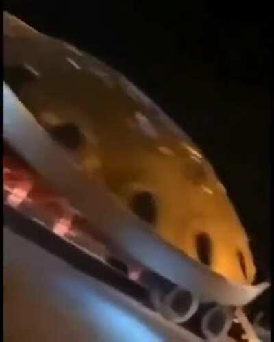 Что смотришь? НЛО не видел, на дорогу лучше бы так смотрел