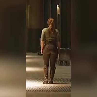 Favorite scene of BDH’s JurassTHICC booty in Fallen Kingdom. I wish it was more clear though. Oh well. The best I could do. I hope you enjoy.