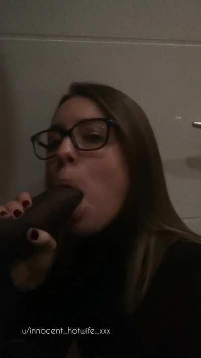 A quick BJ for a stranger at a bar last night... Sent this to my husband 😜