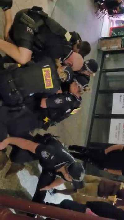 Aus police arrest man not wearing a mask