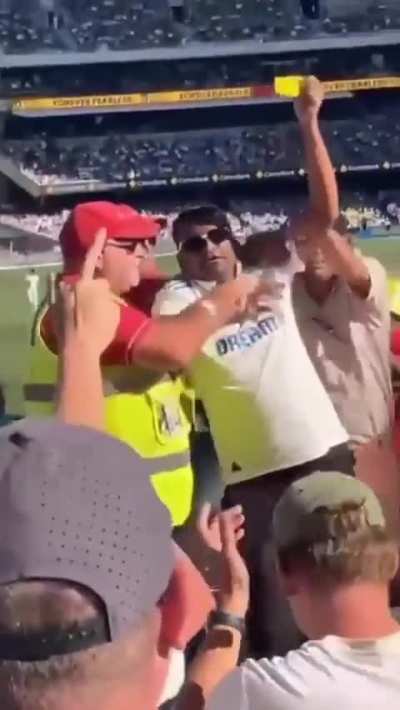 An honorable member of r/cricketshitpost proudly flashed sandpaper at the Adelaide crowd 🗿