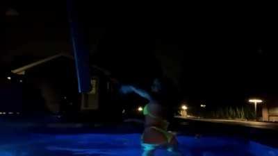 Are U looking at my fat juicy ass I know U are