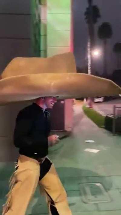 Dont be alarmed, Apu. Just go about your daily routine like im not wearing the hat.