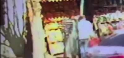 La Plata: Se afanó una escoba y barrió para disimular