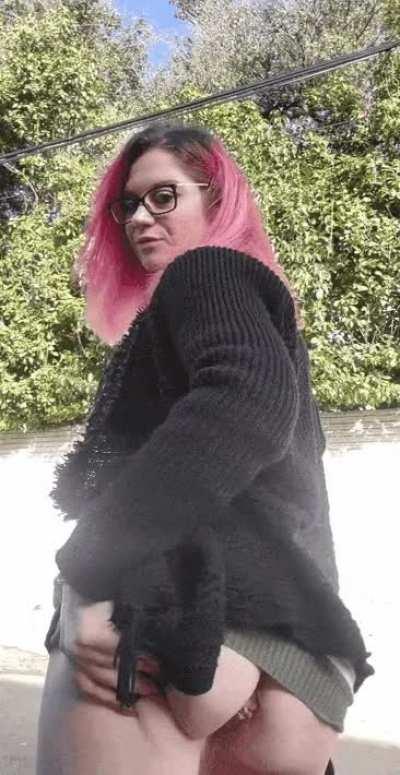 Trying to have a little naughty fun in the surprisingly busy alley way behind my job 😅