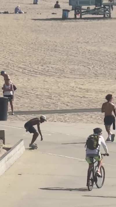 Cameraman keeps his focus trained on skateboarder consistently through acrobatic  dismount hundreds of yards in the distance 🤸🏽‍♂️