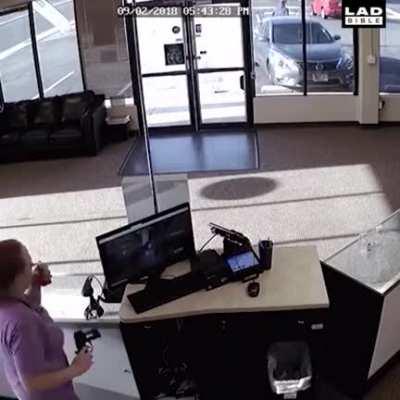 Robber with butterfingers