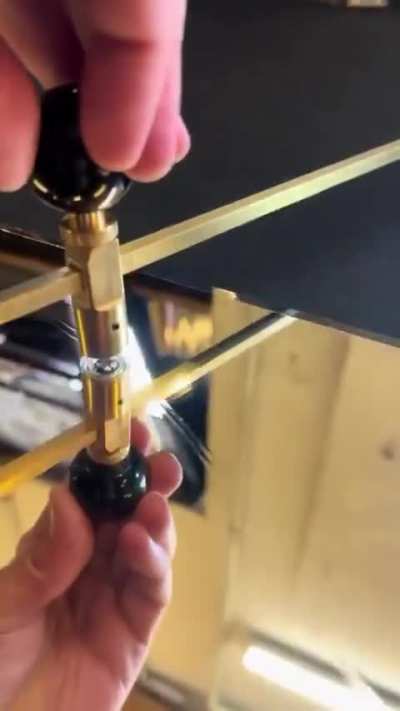 This is how to cut mirrors to required size