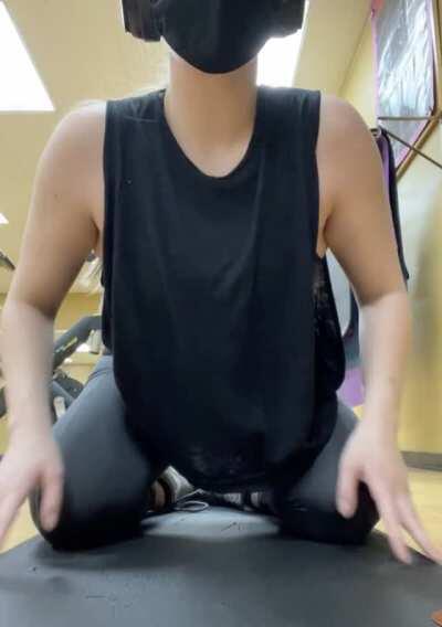 Flashing my tits at the gym 😋 (20)