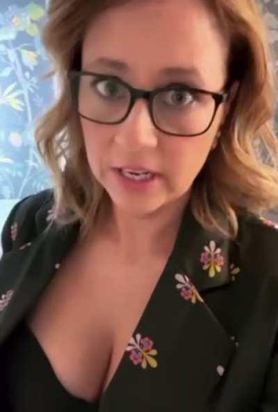 Jenna Fischer is the perfect MILF Next Door