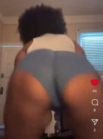 I want to take a huge sniff of that perfect ass so bad😫
