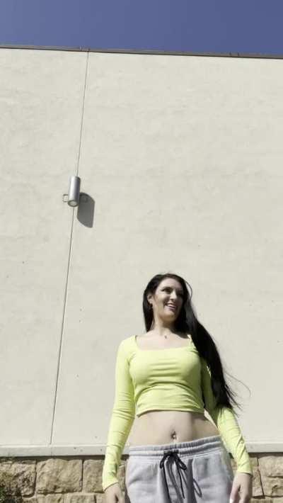 I get so turned on when I expose myself to cars passing by 🙈🙊 [f]