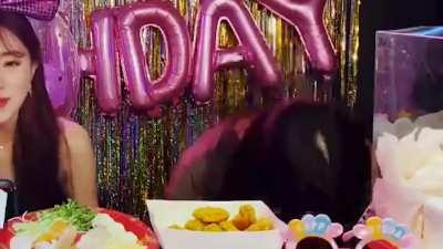 Jiu headbanging to BabyMetal, also I have no life