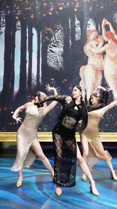 230722 Mina, Sana and Momo