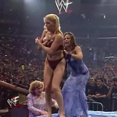 Ivory tries to rip BB's bra off