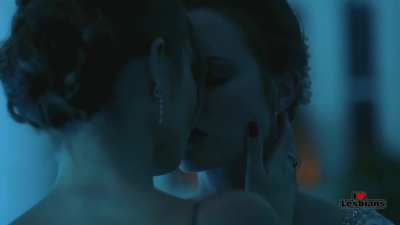 Lili Simmons & Hannah Emily Anderson (The Purge - s01e02 & s01e03) *NO MUSIC*