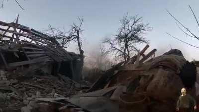 Gopro footage of a RU soldier in a very CQC firefight. An UA soldier gets gunned down trying to get away. (Original footage is posted slowed down)