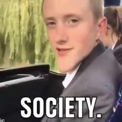 this ses a lot about susiety 😇😇😇😇