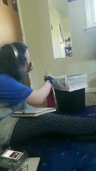 Chris Chan kissing Cryzel Rosechu