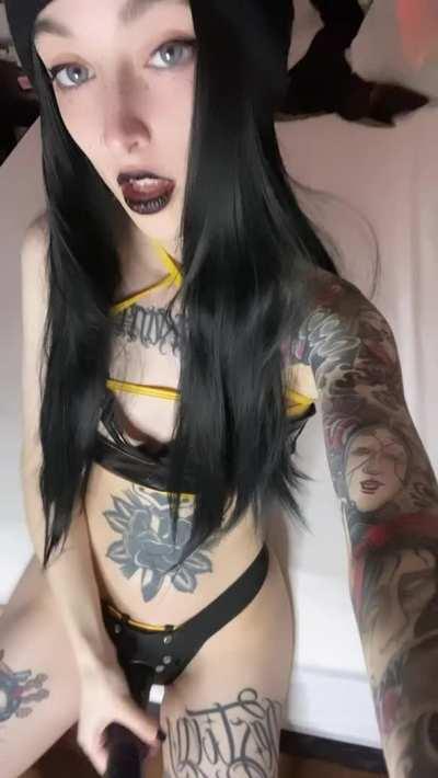 Let me train u, Ill make u an obedient sissy ;)