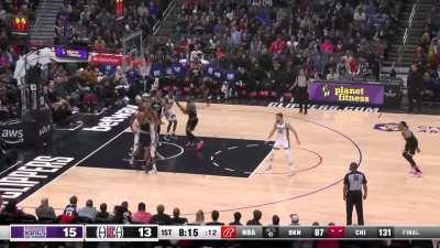 [Highlight] Kawhi some how finds Paul George for the open three