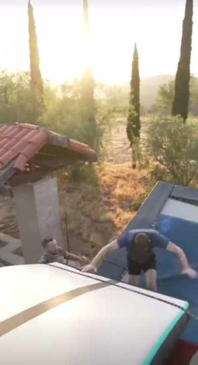 А потом начинается катсцена из начала Skyrim 5