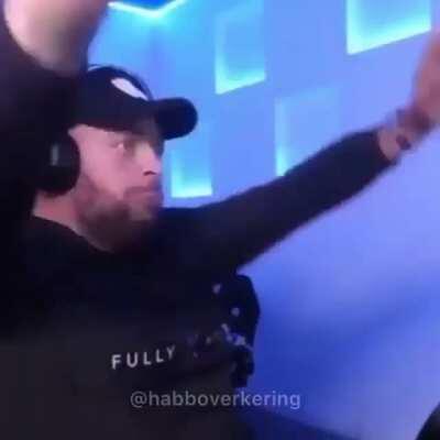 QuceeHumor - Video #4127