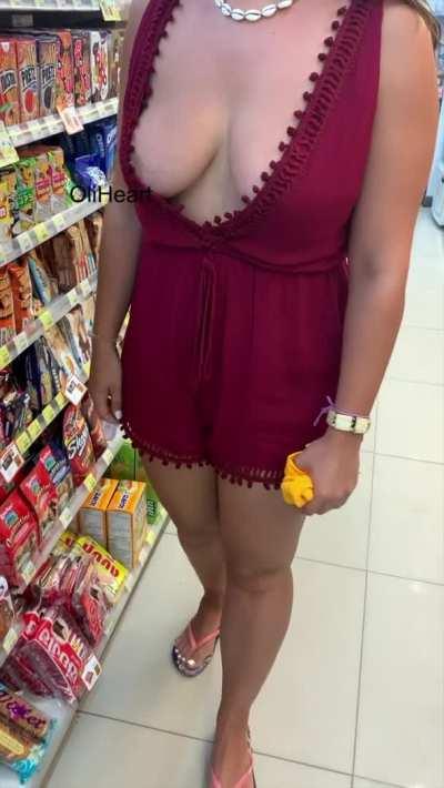 For all the public flashing lovers! I am sharing all of my content over my premium platforms, that is +150 videos with +10min each!! Also, my onlyfans is only 9$!!!!