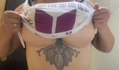 TGIF! Let's spend the weekend together🖤