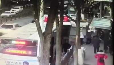 Земля разверзлась