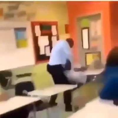 The teacher dropped his ass 🤣