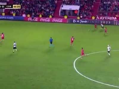 Luis Roberto presenciando a genialidade de Angel Romero.