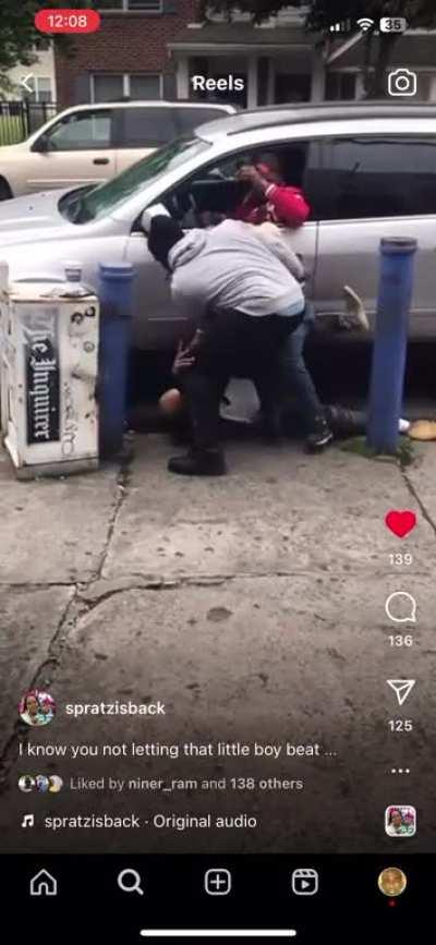 Grown midget beat old head out his sneakers down Richard Allen