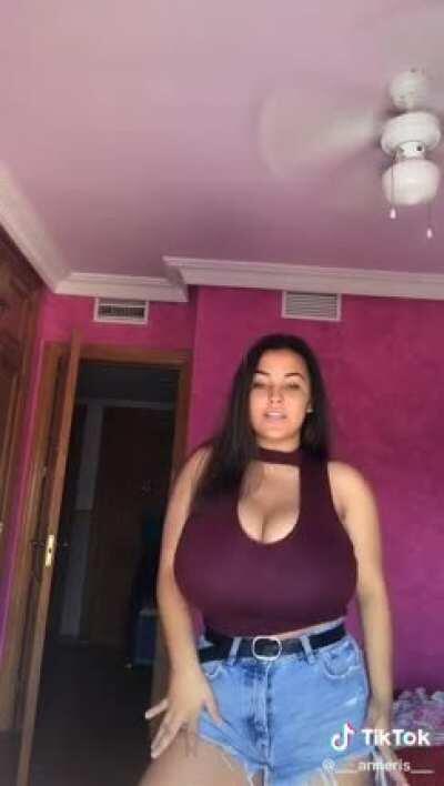 Daaaaaamn girl!!! @___anneris___