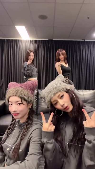 Dahyun, Tzuyu with Nayeon and Momo - 1,2,3,4 What is Love?🔥💘- 251011