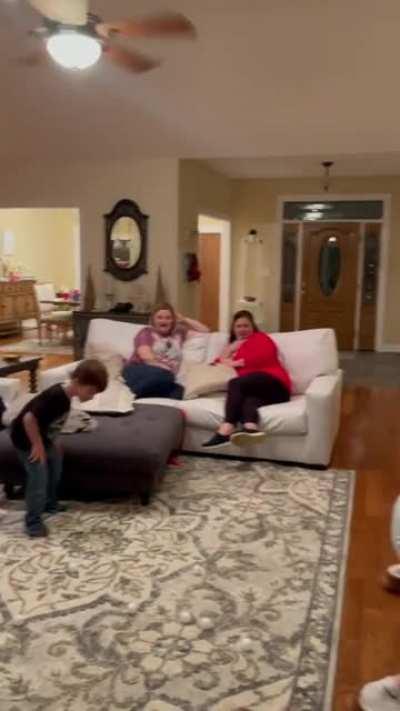 A new family Christmas game, emptying the balls box