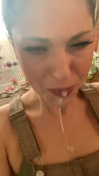 Finishing off my roommate during quarantine and chill😜💦