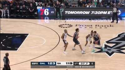 [Highlight] Kyrie sizes up Wemby and tries 