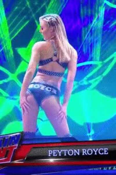 Peyton draining our balls. So sexy💦🤯