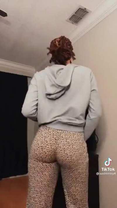 Soft & Jiggly No.527 😍🍑