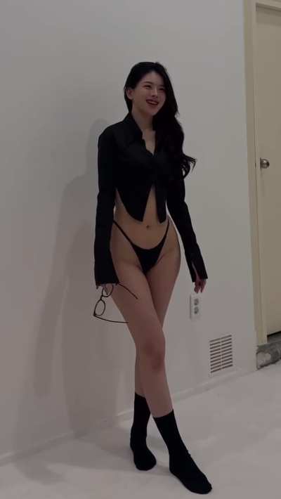 Do u like her long legs?